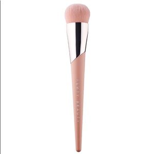 Fenty Beauty by Rihanna Full-Bodied Foundation Brush 110